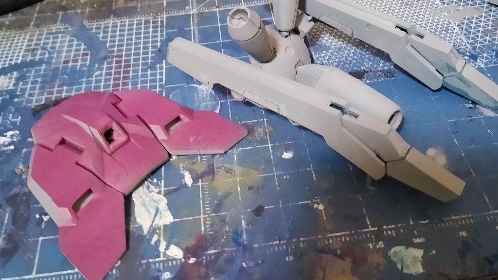 リアスカートはディランザです。何かのアウトレット部は塗り分け面倒なので開口しました。