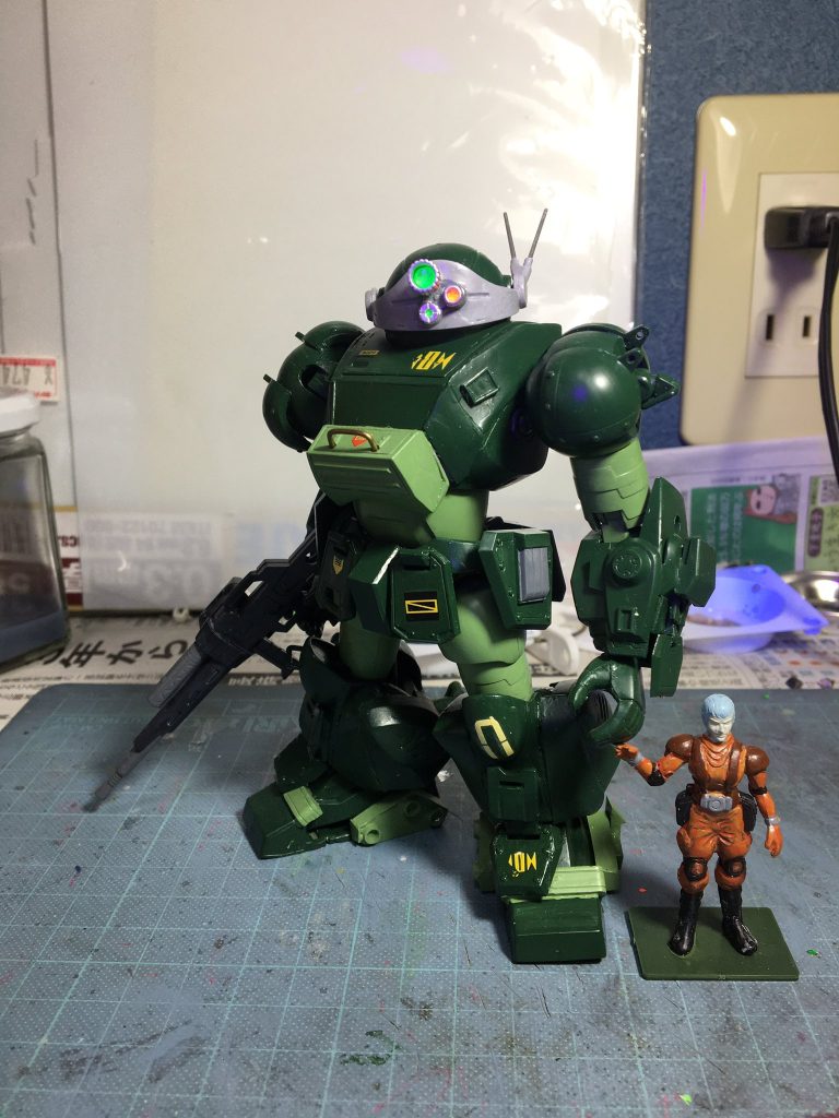 制作机にて(ブラックライト発光)