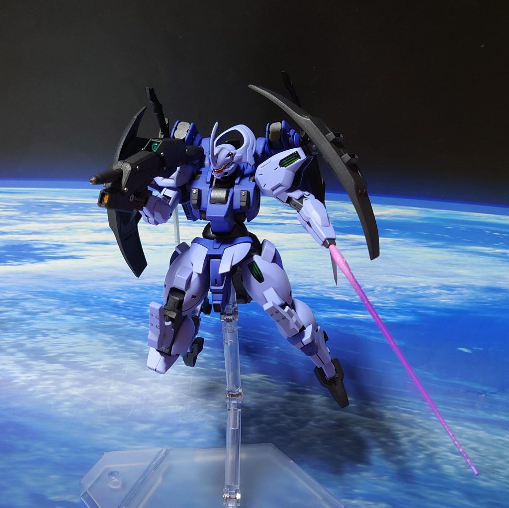 テスト中の風景。イーシュヴァラ(腕ビット)はビット兵器としては使用せず、前腕の差し替えパーツ、仕込みビームサーベルとして使います。