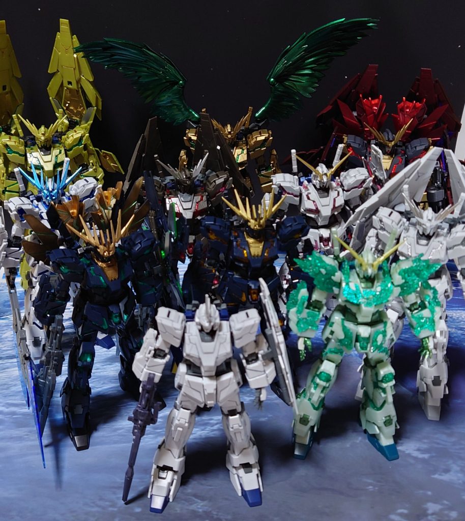 オマケその2、我が家のHGUCユニコーンガンダム全員集合。MG、RG、SDはスペースの都合で無理でした。