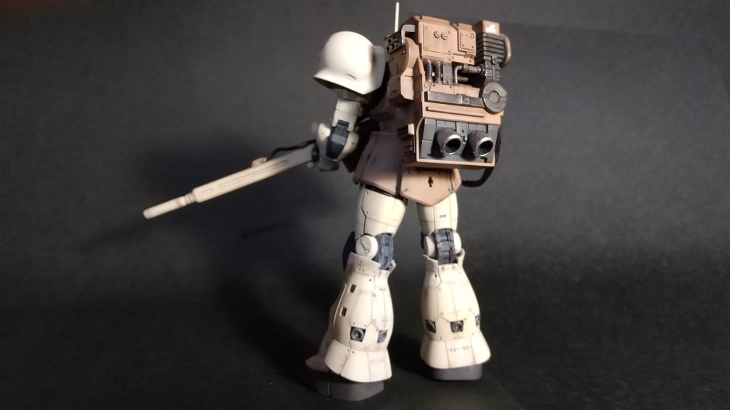 RGザクは細身なので、ランドセルのインパクトがより強く感じます。