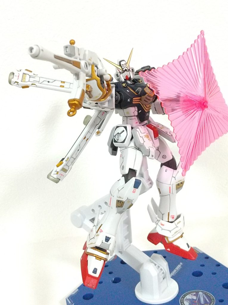 武装が豊富だと、ポージングが楽しい！そして、台座はGWに福岡で買ってw〈製作関連〉塗装：缶スプレー（クレオス；ブラック、ゴールド、黒鉄色他、トップコートつや消し[水性プレミアム]、タミヤ；ダークブルー)、ガンダムマーカー（シャインシルバー他）、4アーティストマーカー（ゴールド）、シタデルカラー(リトリビュートアーマー他)    