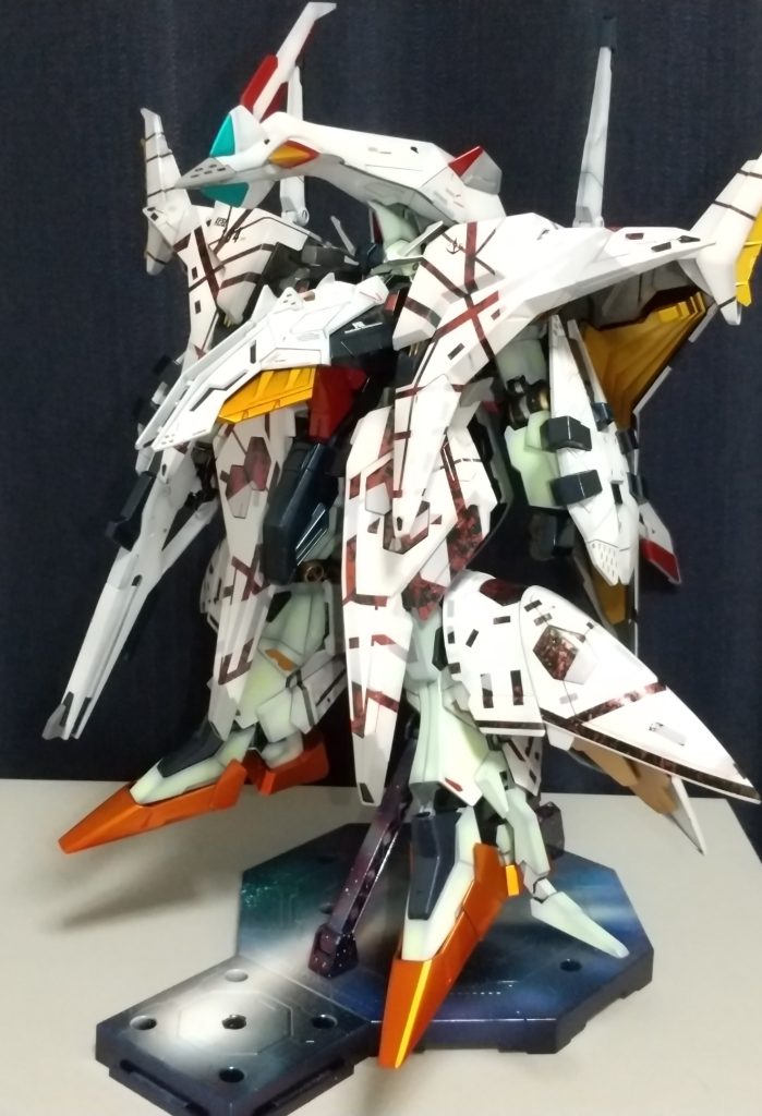 オデッセウスは艶消しにしてワントーン落とそうと思ってたんですが、FFユニット装着すると負けそうだったんで、艶有りにしました💦