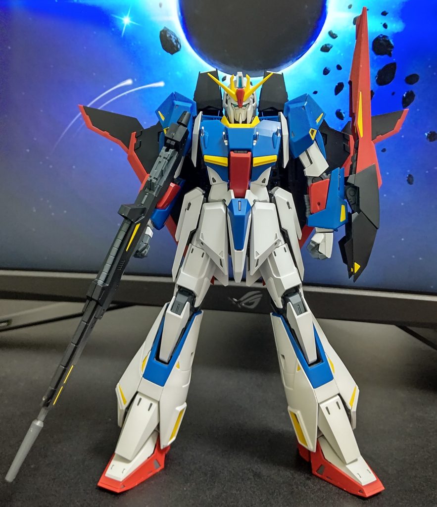 まず全体像。プロポーションは言わずもがな縦にかなりボリュームがあるため迫力満点です