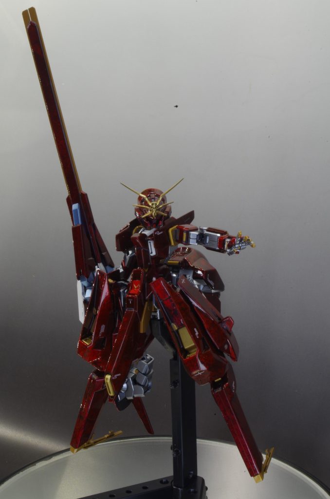 正直艶々塗装は苦手です。理由は下処理で手を抜いている部分が丸分かりになるからです。特にフレームはクリア厚塗りできないのでもろに下処理の甘さが出るので本当に苦手です。