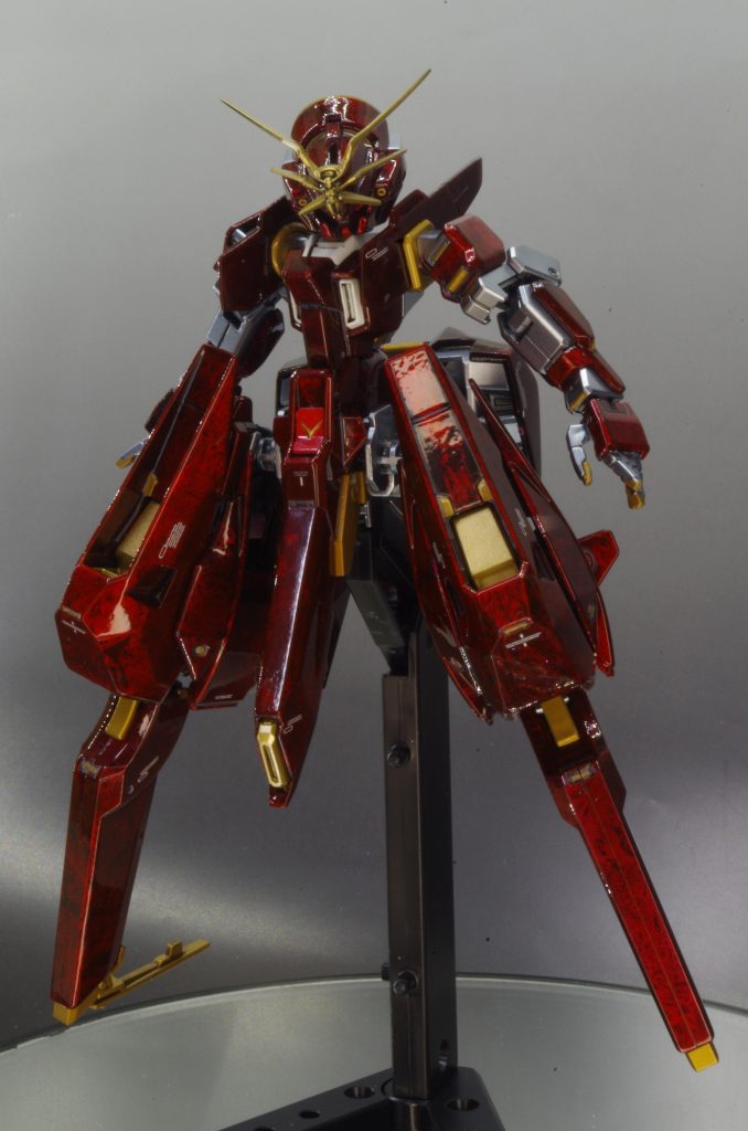 ラップ塗装はパールシルバーを使いました。普通のシルバーより粒子が細かいので非常に奇麗なのですが写真だと全く分からないのが残念。フレーム部分はパールシルバー＋クリアブルーで若干青味があるシルバーでで吹いてます。