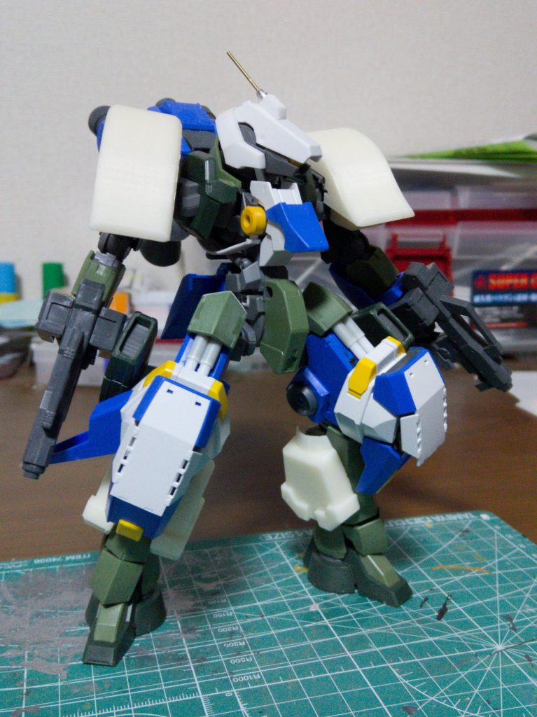 改造中期。3D出力部品やアヴァランチエクシアのパーツが追加され、徐々に今のフォルムに近付いてきました。