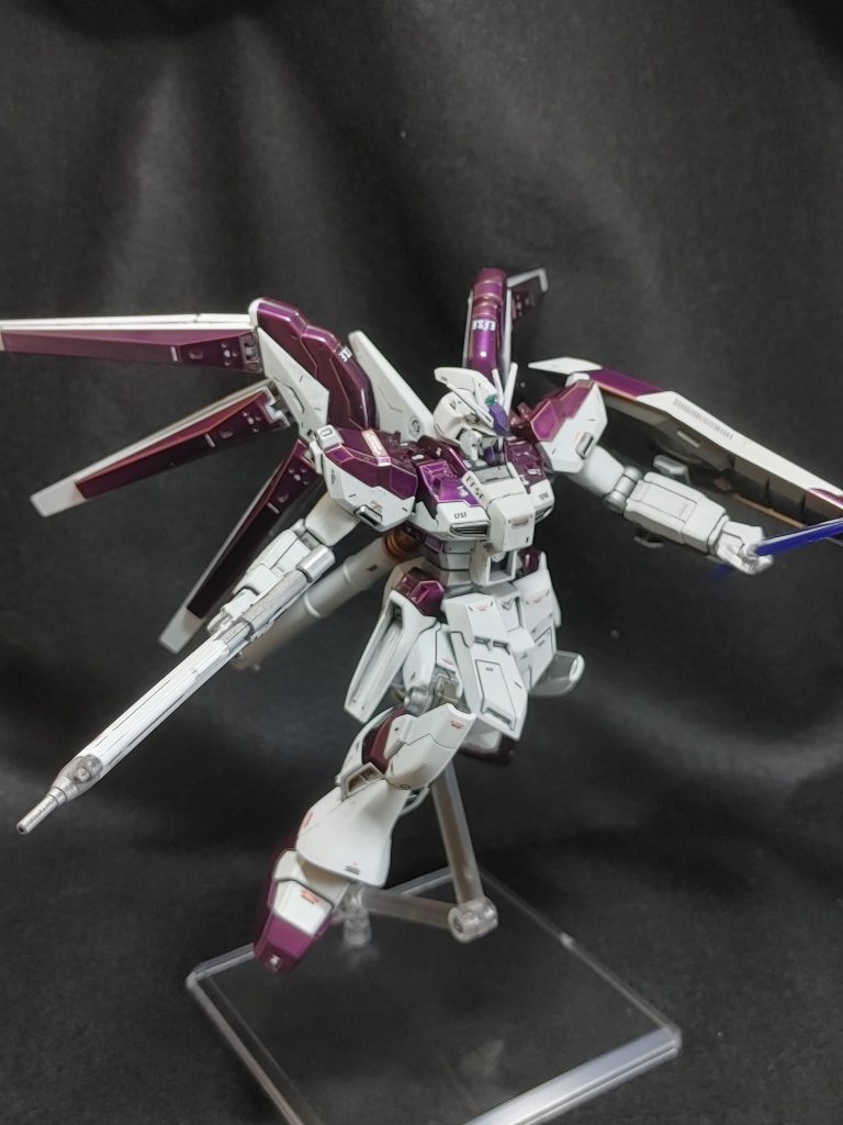 胸元、ショルダーアーマーにRGっぽいフィンをプラ板で作製してます