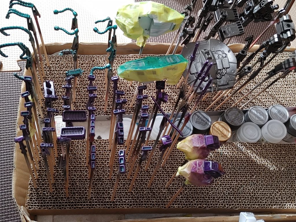 パープル、グリーン部分は全てキャンディ塗装です。グリーンはクレオスのピーコックグリーン。パープル部分はクレオス GXカラーのクリアバイオレット