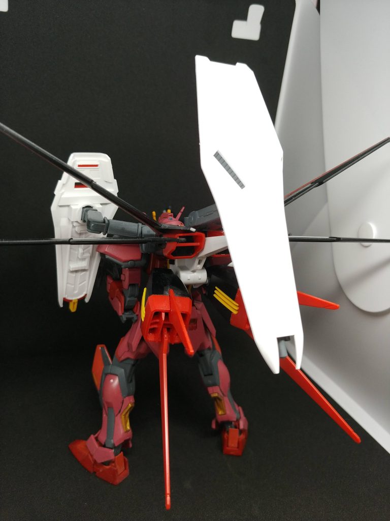 シールドストライカー同様の後方防御範囲も備える。