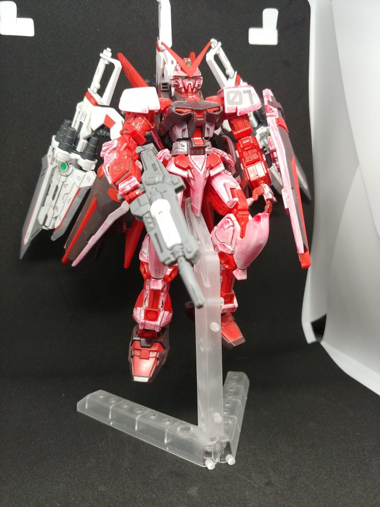 以下、GBN的設定機体名称:アストレイブラッディフレームレッドドラゴン型式番号:MBF-P02B機体全高:17.53m本体重量:49.8t装甲材質:発泡金属装甲武装:粒子加速ビームライフル ビームライフル×2 カレトヴルッフ×3 耐ビームシールド×3 ビームサーベル 75mm対空自動バルカン「イーゲルシュテルン」GBNスキャンスペックGrade:5Unique:4Nimble:7Power:6Luxury:4Armor:6総合ステータス:32点