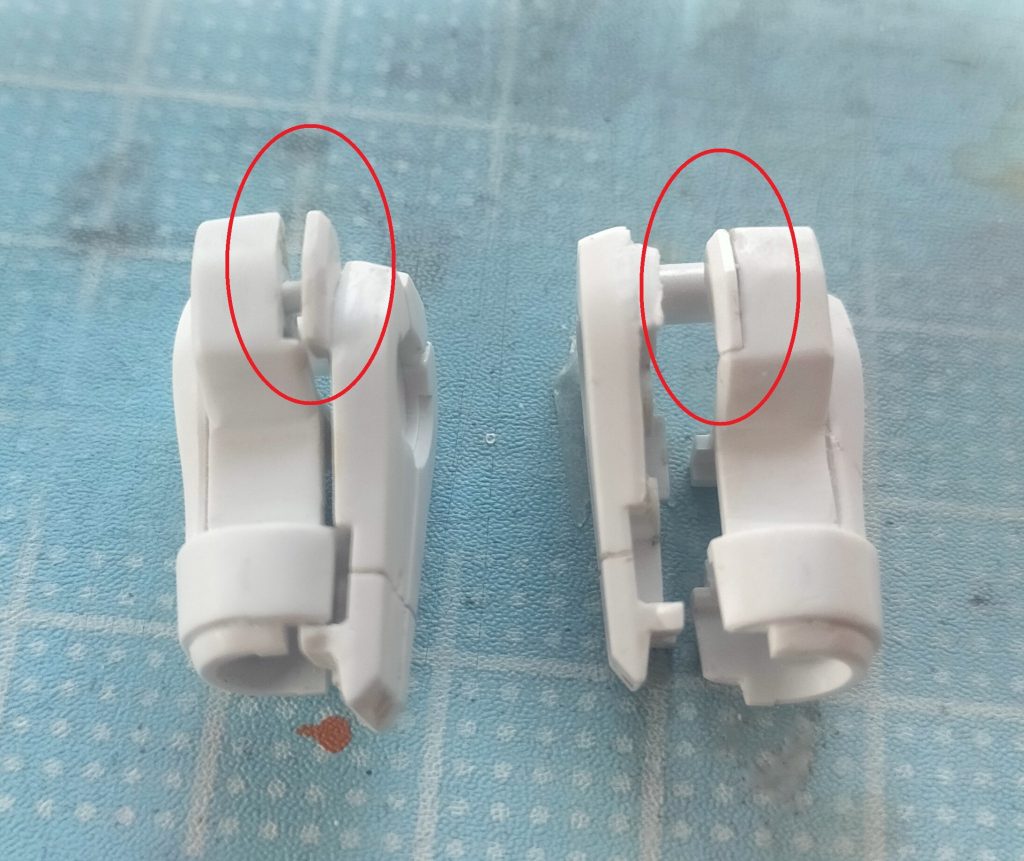 写真左側の部分を切り取って右写真のようにして接着し合わせ目消しを行いました