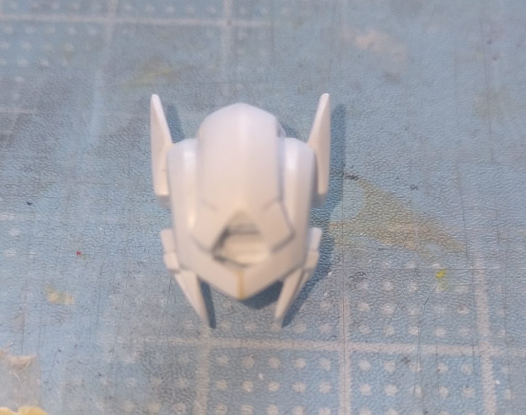 合わせ目消し フェイスパーツもちゃんと下部分からカポっと入るように削ったりしてあります