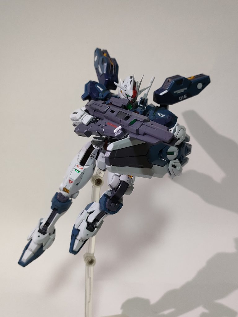 もちろんエスカッシャンはシールド形態にも出来ます。