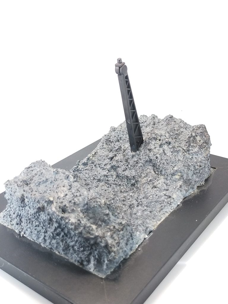 ジオラマ部分はいつもの100円ショップ。フォトフレームと紙粘土で土台。その上からコンクリを筆塗りして完成。使用した筆も全て100円ショップで揃えています。最後までお付き合いありがとうございました。