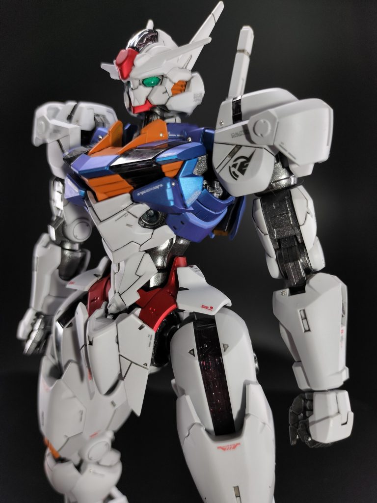 青は偏光カラー、赤はキャンディー塗装してからどちらもつや消しトップコートで落ち着いた色合いをめざしました。