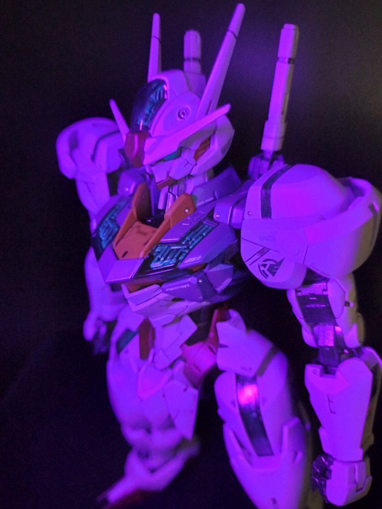 蛍光クリアを使用、UVライトをあてることでパーメットスコアレベルシックスを表現しました。