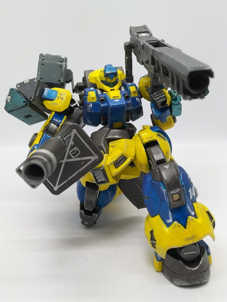 グレネードランチャーは威力と共に反動が強力過ぎるので知事での運用の場合は構え動作が必要となる。