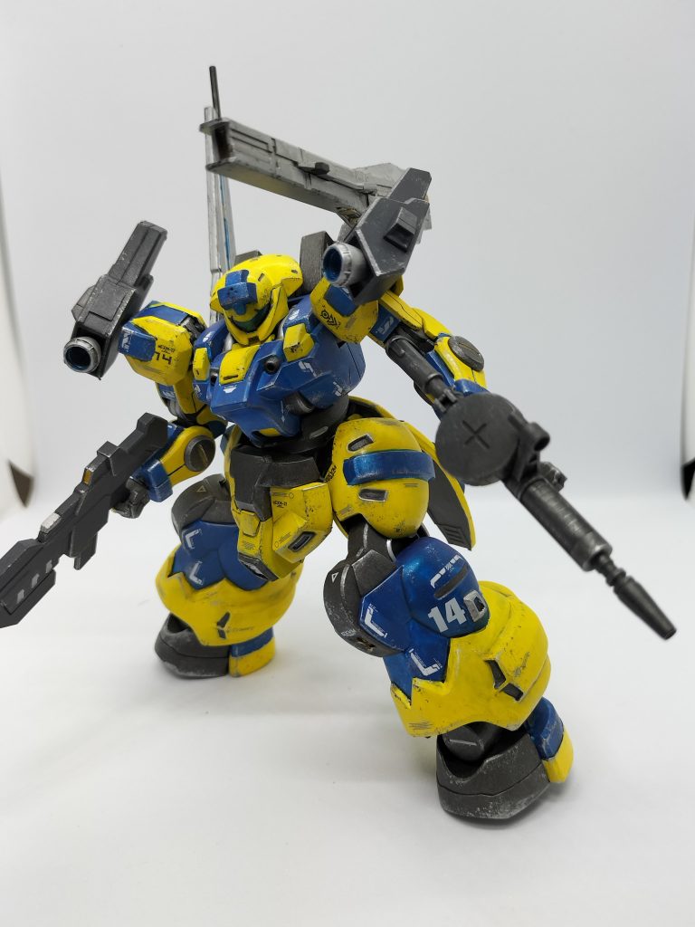 ミッション内容により装備は常に変更される。射撃戦装備。補助ブースターにより距離を取りつつ戦闘が可能。右肩のレーダーにより長距離補足、左肩のレーザーキャノンで狙撃戦にも対応。