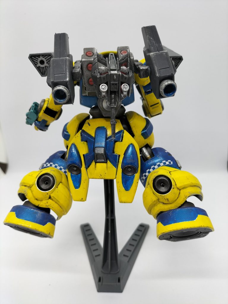 高機動型装備補助ブースターをバックパックに接続することで一撃離脱の戦法を取る。急接近し空中からの斬撃は機体の重量も加わり通常の数倍の破壊力を生み出すことができるらしい。