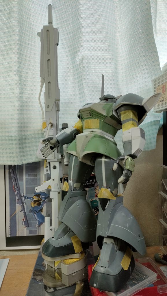 塗装直前状態。各関節は切り離して間隔を長くしてからゴリラポッドで再接続。ヒジ関節はプラ棒から自作。肩関節はプラパイプ製。頭部はマグネット接続で内部にライトユニットを仕込んでます。