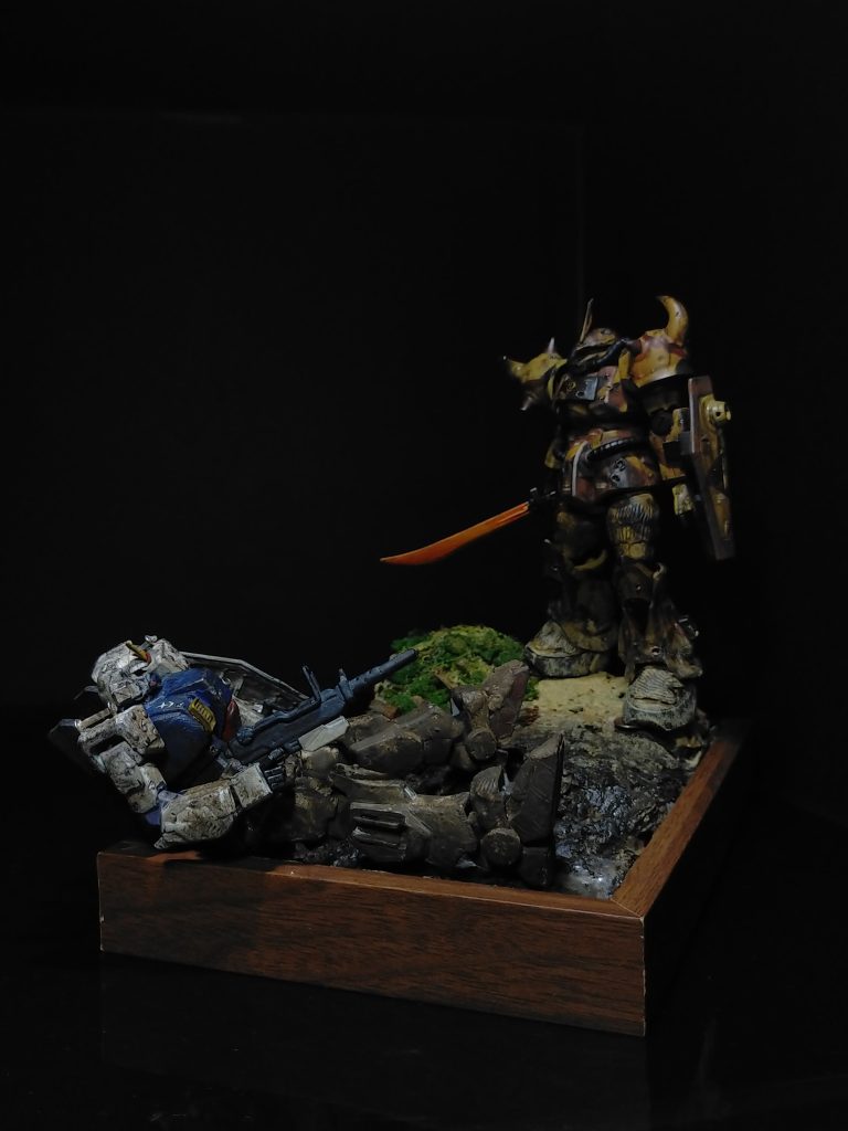 グフは素組で売ってました。少しパーツは不足していましたが、手持ちの余剰パーツ等で補完