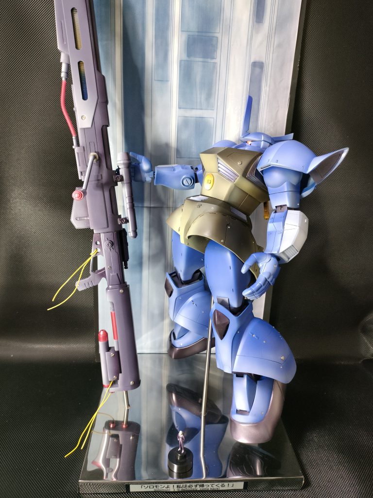 ことぶき先生のイラストの再現にこだわりました。左下から光で照らされているような塗装で仕上げています。各カラー各面ごとに3段階のグラデーション塗装。しんどかったぁ。■カラーレシピ※以下全てクレオス◆青基本色:コバルトブルー+白+パープル明色:これに白+パープル、暗色:基本色に黒を加えてグラデーション◆緑基本色:ジオングリーン濃い方+茶色明色:これに白+キャラクターイエローを加えたもの暗色:基本色に黒を加えてグラデ。◆関節色メタルパープル+黒。これに白を加えてグラデーション。◆ビームライフル紫基本色:パープル+白+色の源シアン+グレー。明色:これに白、暗色:基本色に黒+GXメタルパープルを加えてグラデーション◆足かかとGXメタルパープルにGXホワイトシルバーでグラデ。◆ビームライフル赤GXメタルレッド