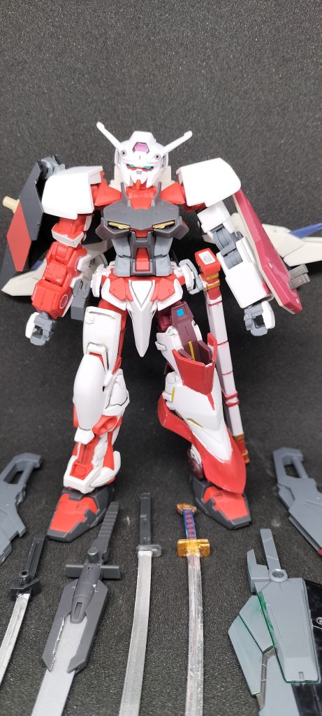 機体正面アストレイノーネイムの脚を移植して方袴っぽさを作ったつもり。