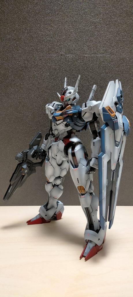 ガンプラでは初めてグラデーション塗装しました。つや消し吹いたら白以外はほとんどわからなくなりましたが全体的にまとまって良かったです。