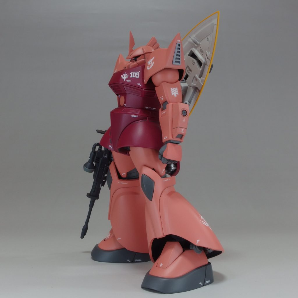 ごくベーシックなシャア専用カラーに。