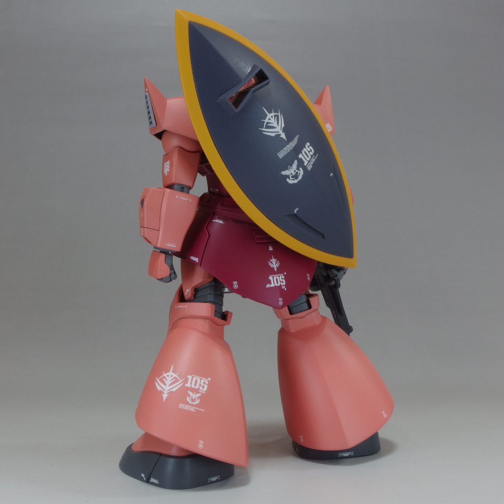 パーソナルエンブレムはオリジンザク用デカール。機体番号はA１２も見受けられますが、１０Sにしました。