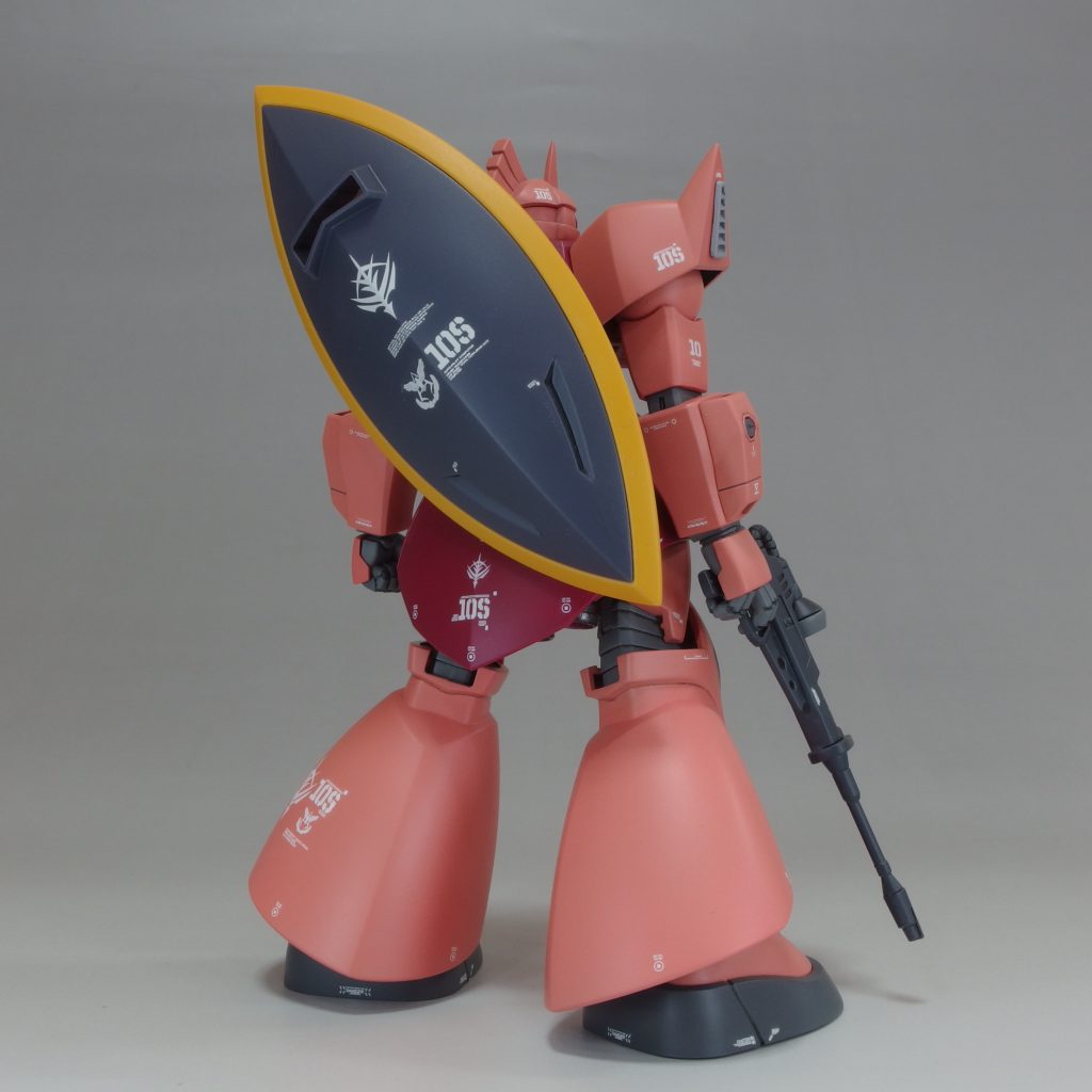 後ろ姿もどっしり。