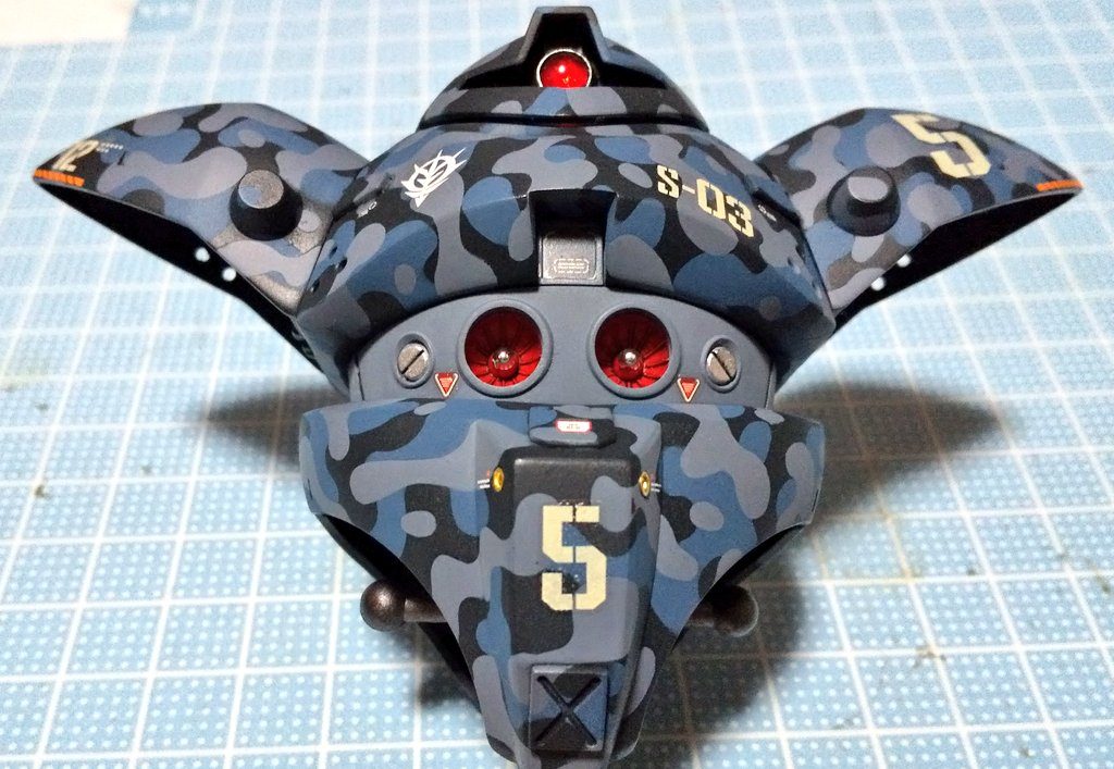 塗装後デカールを貼ったところ。