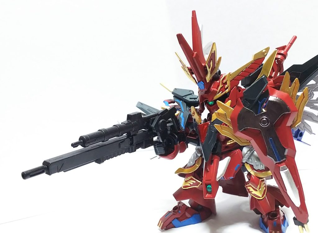 武器は大型ライフルとシールドガトリング、背面にアックスを装備していますそれぞれバックパックに装着可能です