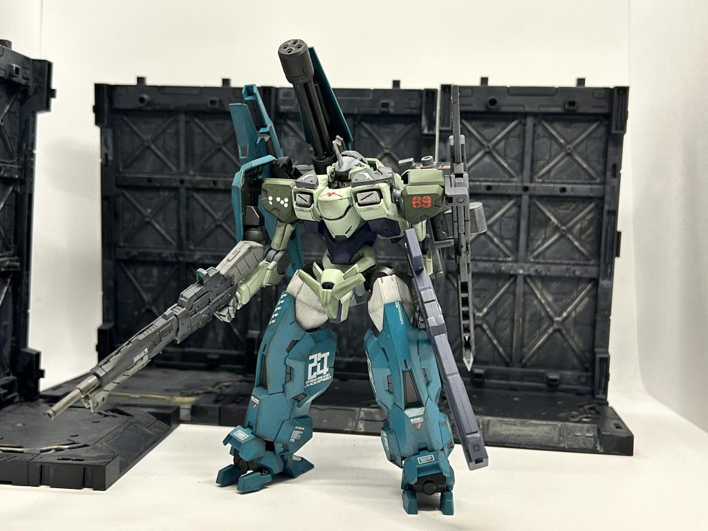 脚部はルブリスウルの差し先パーツを前後入れ替えたのみで特に接着無しで作成