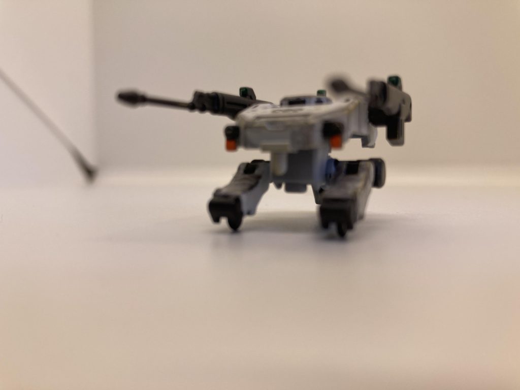 ライト部分はオレンジでちょこんと塗装。ウェザリングはウェザリングマスターと薄くした塗料を乗せてぼかしてみました、