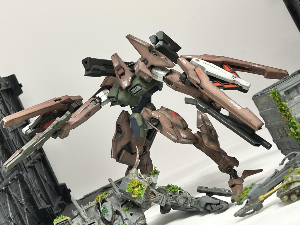 姿勢制御ユニットとして運用も可能で、機動力と攻撃力を同時に得るコンセプトだが、その分パイロットの操縦技術が試される。