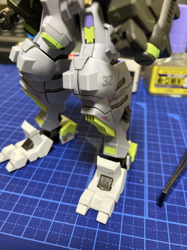 太ももの32は型式番号ASW-G-32なので貼りました。