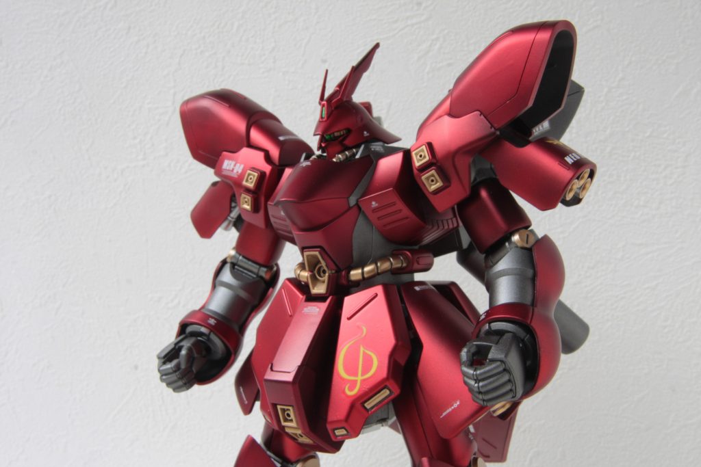 HGサザビー 基本キットそのまま。(肩にスジボリ追加程度)