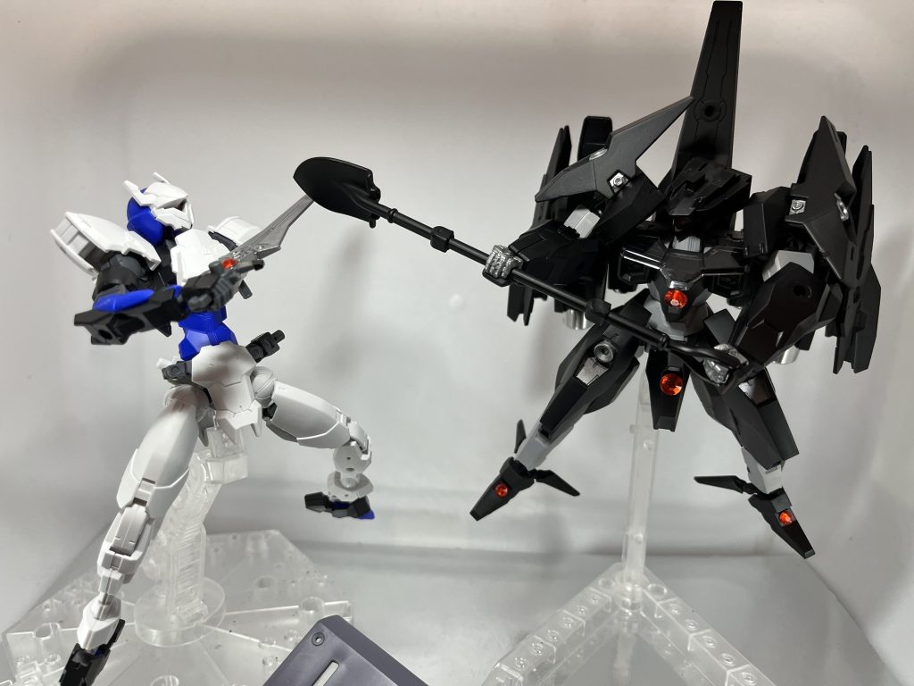 王子戦②リオン『ほら、負けてくださいって言えよ。僕は大好きなマリエちゃんと離れたくないから、勝たせてくださいってお願いしろよ。ユリウス『貴様…どこまでも。ふざけるなよ！バルトファルトォォォ！ルクシオン『よくもあそこまで言えたものですね。気分は最高、という状態ですか？リオン『やり過ぎたとは思っているよ。けど、少しは自覚して貰わないと俺が困る。こいつら、今はこれでも将来は国の中核だからな。