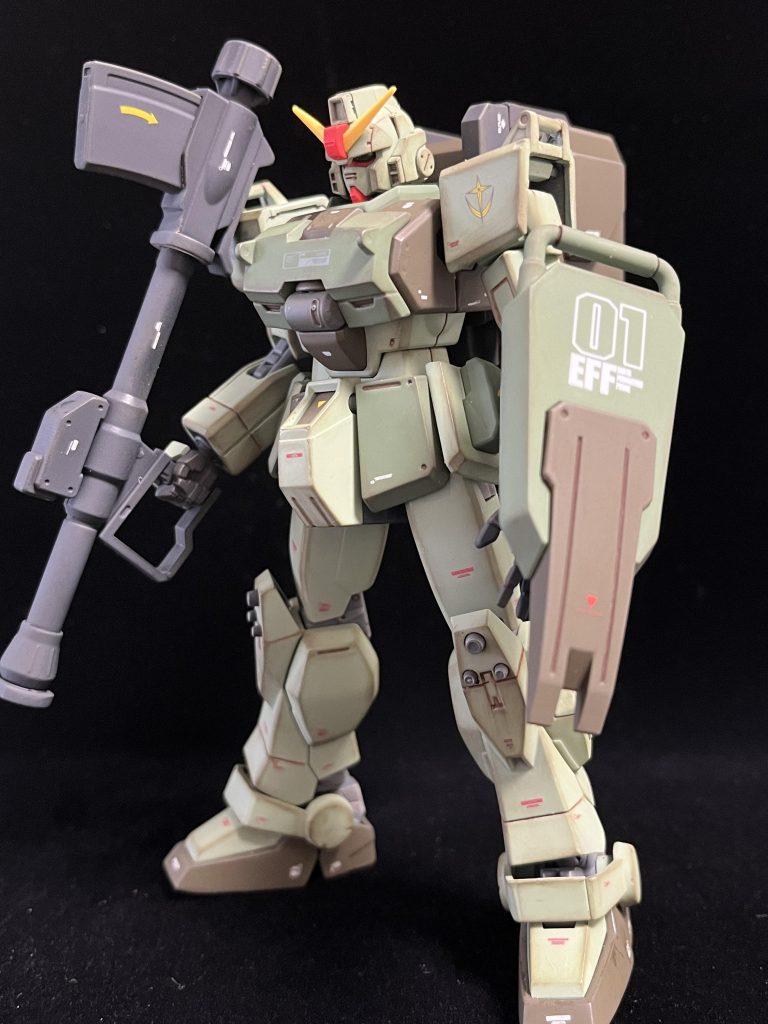 今回使用したカラーは薄い緑:クレオス MSグリーン濃い緑1:ガイア NATOグリーン濃い緑2:クレオス オリーブドラブ2グレー:クレオス ファントムグレーです。