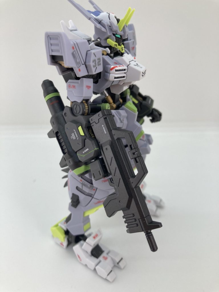 ライフルは大好き黒鉄色、トンファーも黒鉄色です