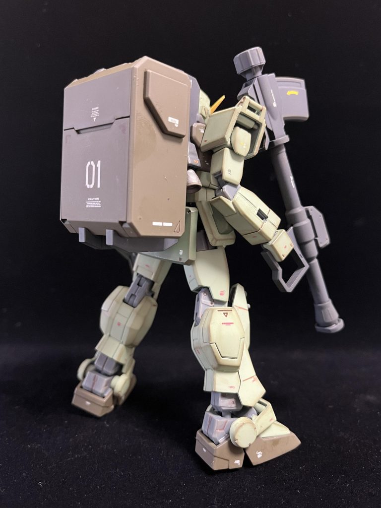 気になる部分だけ段落ちモールド化。デカールはガンダムデカールを適当に貼って仕上げ、ナンバリングを過去のジム2機と同じ「01小隊」で揃えて仕上げました。