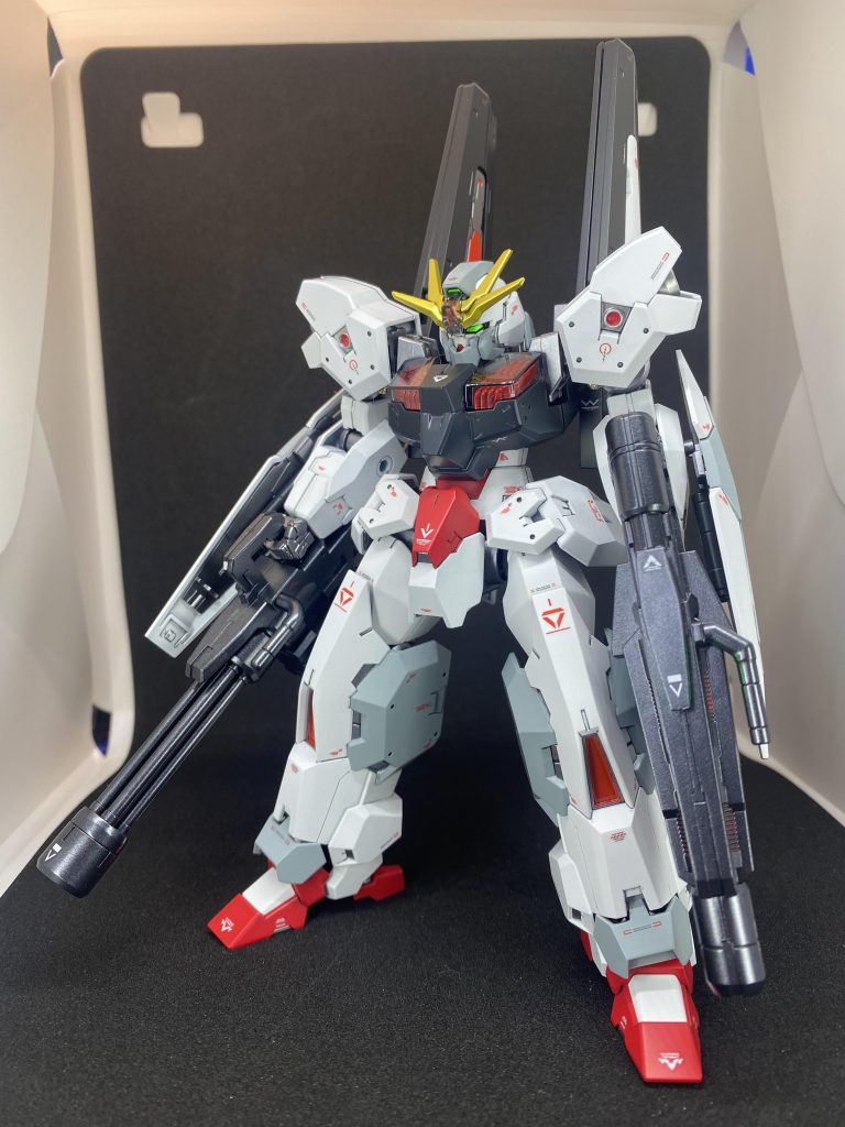 正面から。ビームディヒューズガン、フェイズドアレイキャノンをルブリスソーンから移植しました。スジ彫りと◯凹モールドを追加しました。