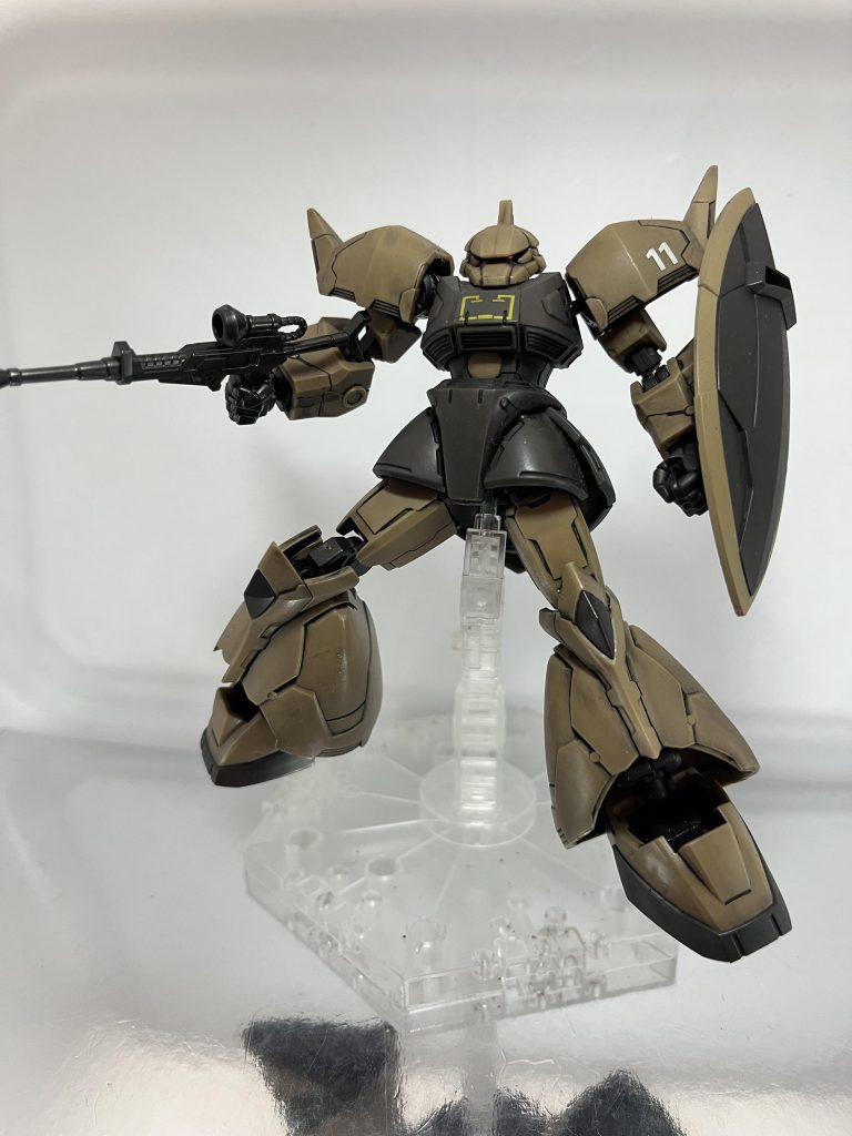 Gフレームよりゲルググを軽いウェザリングと艶消しなどで作成しました。最初HPで見た時にこのカラーってガンダム戦記のケン機ゲルググやん💡となり楽しみに待っていたら発売日を忘れて出遅れるという失態…シールドや細かな色合いなど多分違うんですが、なんとなくそう見えたならヨシ！俺の中ではケンのゲルググや！(笑