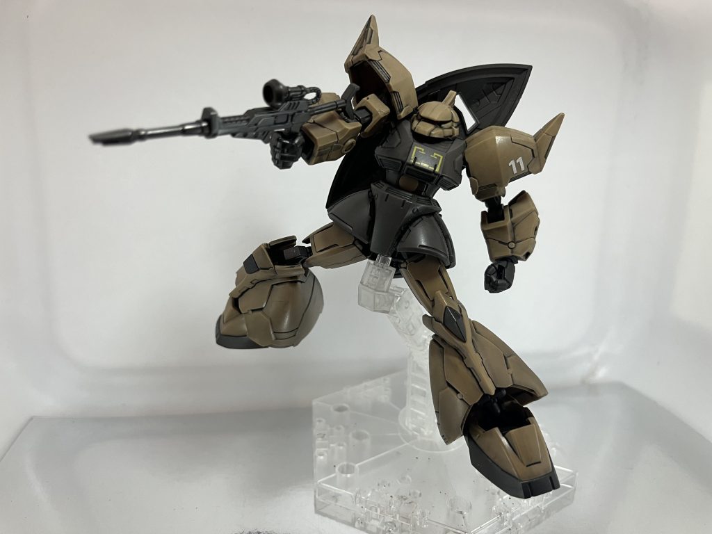 以上、陸戦型ゲルググ(ケン・ビーダーシュタット機)でした！最後まで言い張ったな(´・ω・)色合い的には似てるから良いの！なんちゃって投稿するってプロフに書いてあんだろo(｀ω´ )o笑ゲルググほんまに良い出来でした！お手軽に作れるし、良く動くし✨敢えて言うならマニュピレータが結構機体ごとに独特で武器の持ち替え遊びがほぼ出来ないのが寂しかったり🥺←ストライクのライフルをフルバーニアンが持つとかザクのマシンガンをジムにとかが出来ないw