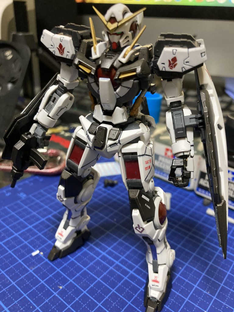 ガンダムフレームと言えばシリンダー。壊してしまったルプスレクスのガンダムフレームからシリンダー部分をカット、エクシアに接着。これで少しは鉄血っぽくなったのではないか…?最後までお付き合いありがとうございましたm(_ _)m