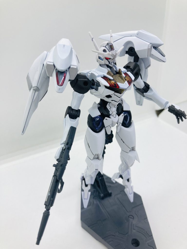 ベギルベウの足を使用しました。足のフレームは黒鉄色、装甲は全体に合わせ白に。