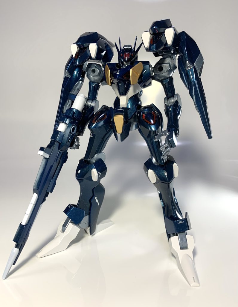 次にファラクト。メタリック系の塗装が楽しくなってきたので少し凝ってみました。メタリックブルーの上からクリアブラックを重ね吹きしたキャンディ塗装です。光のあたり具合によって黒っぽくも青っぽくも見えます。