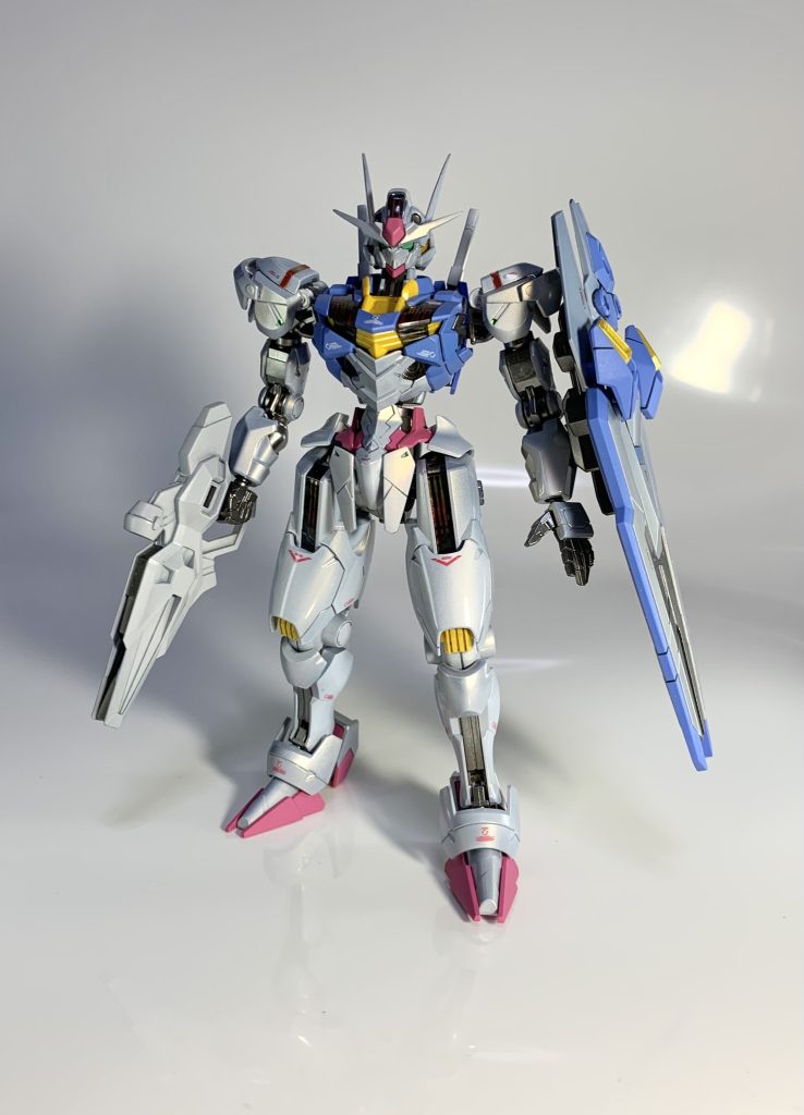 お次はエアリアルです。白の装甲はシルバーの上からクリアホワイト。フレームはガンメタで、他、青赤黄はパステルカラーよりのつや消し。いろんな質感の色味で情報量を増してみようという試みです。